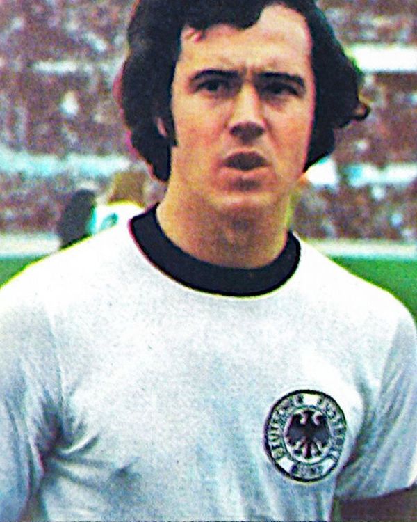 Franz Beckenbauer’s Playbook: 10 Habits That Defined Der Kaiser’s Success