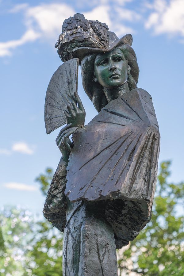 10 Quotes by Elizabeth Liones That Show Her Kindness, Hope, and Strength